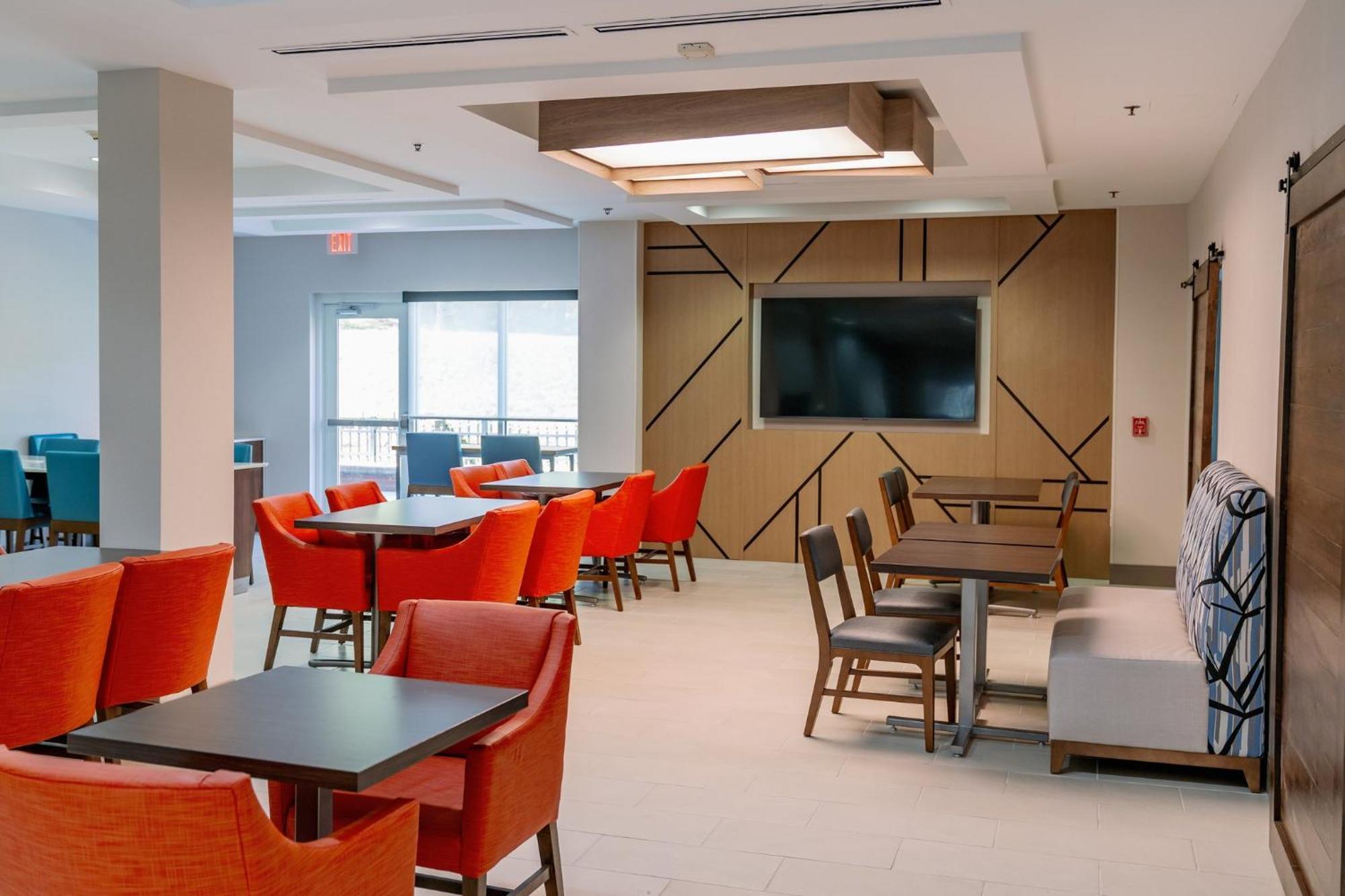 Holiday Inn Express Hotel Raleigh Southwest By Ihg Екстериор снимка