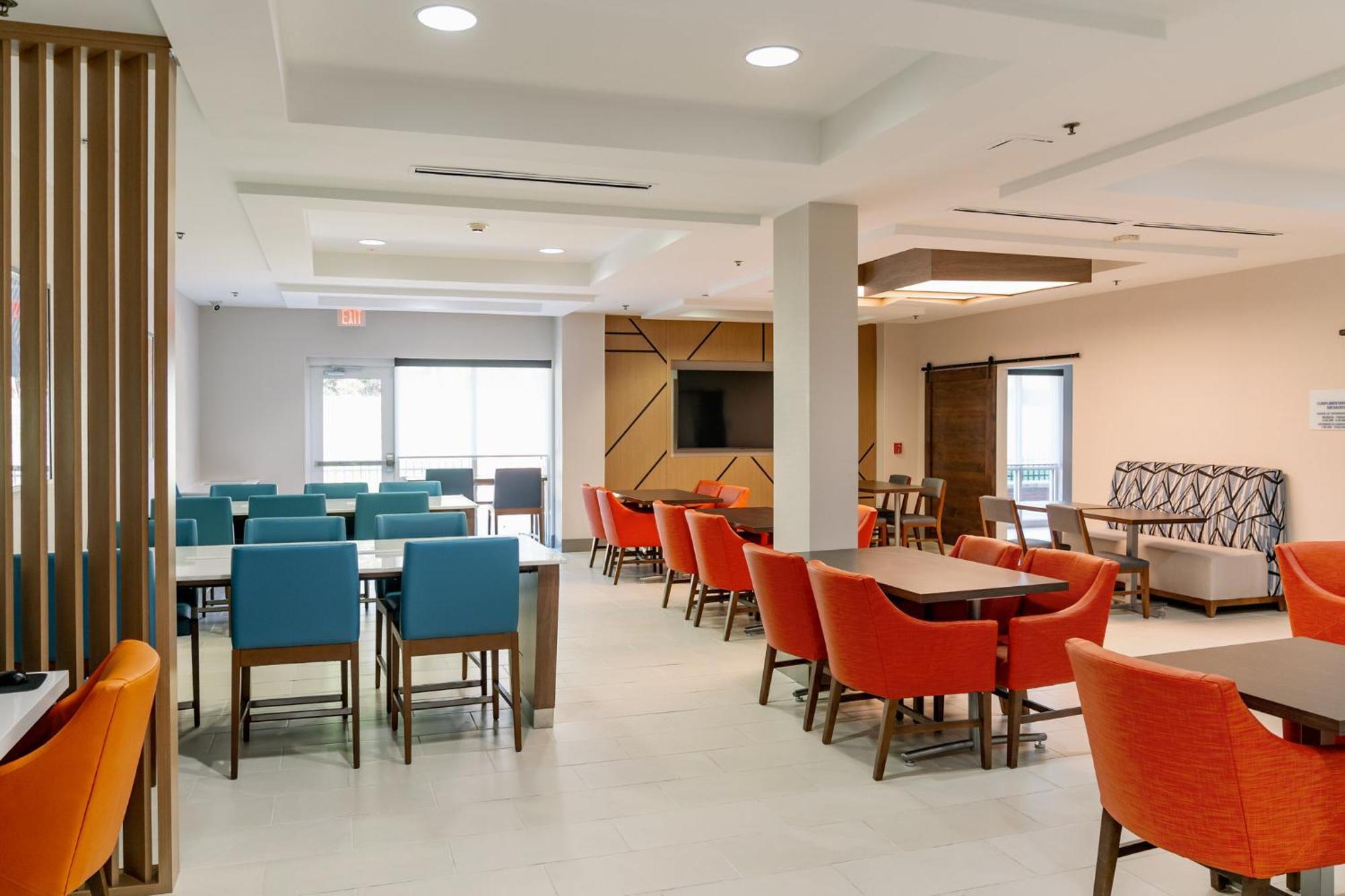 Holiday Inn Express Hotel Raleigh Southwest By Ihg Екстериор снимка