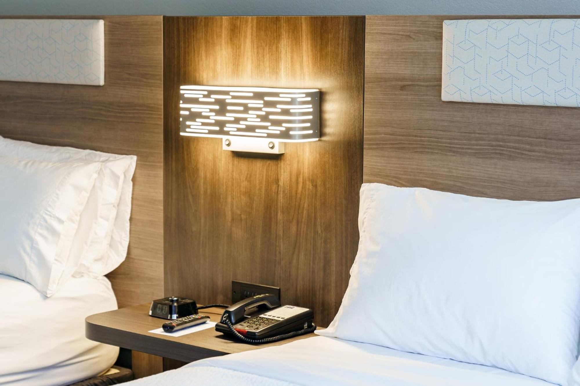 Holiday Inn Express Hotel Raleigh Southwest By Ihg Екстериор снимка