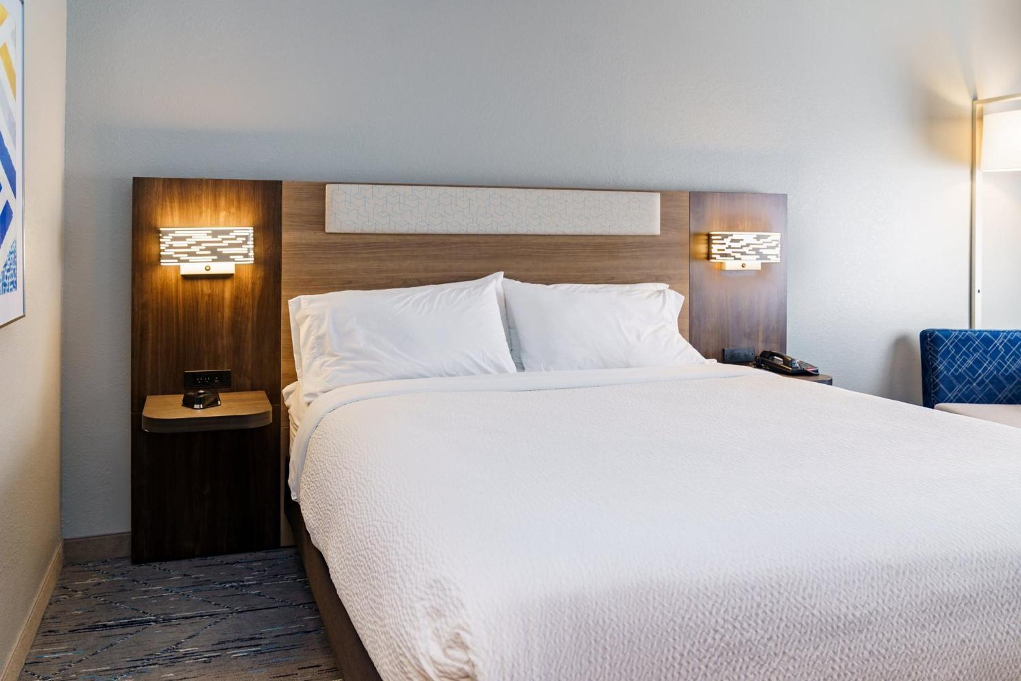 Holiday Inn Express Hotel Raleigh Southwest By Ihg Екстериор снимка